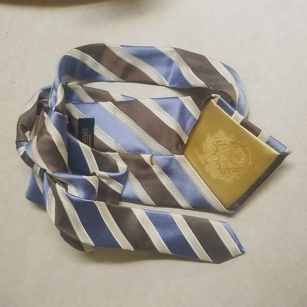 Donald J Trump Signature Collection Family Crest Executive Tie 3 1/4 Hand Tie